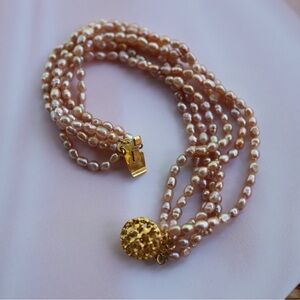 Everything is better in pink 😝🩷 pink dyed freshwater pearl bracelet